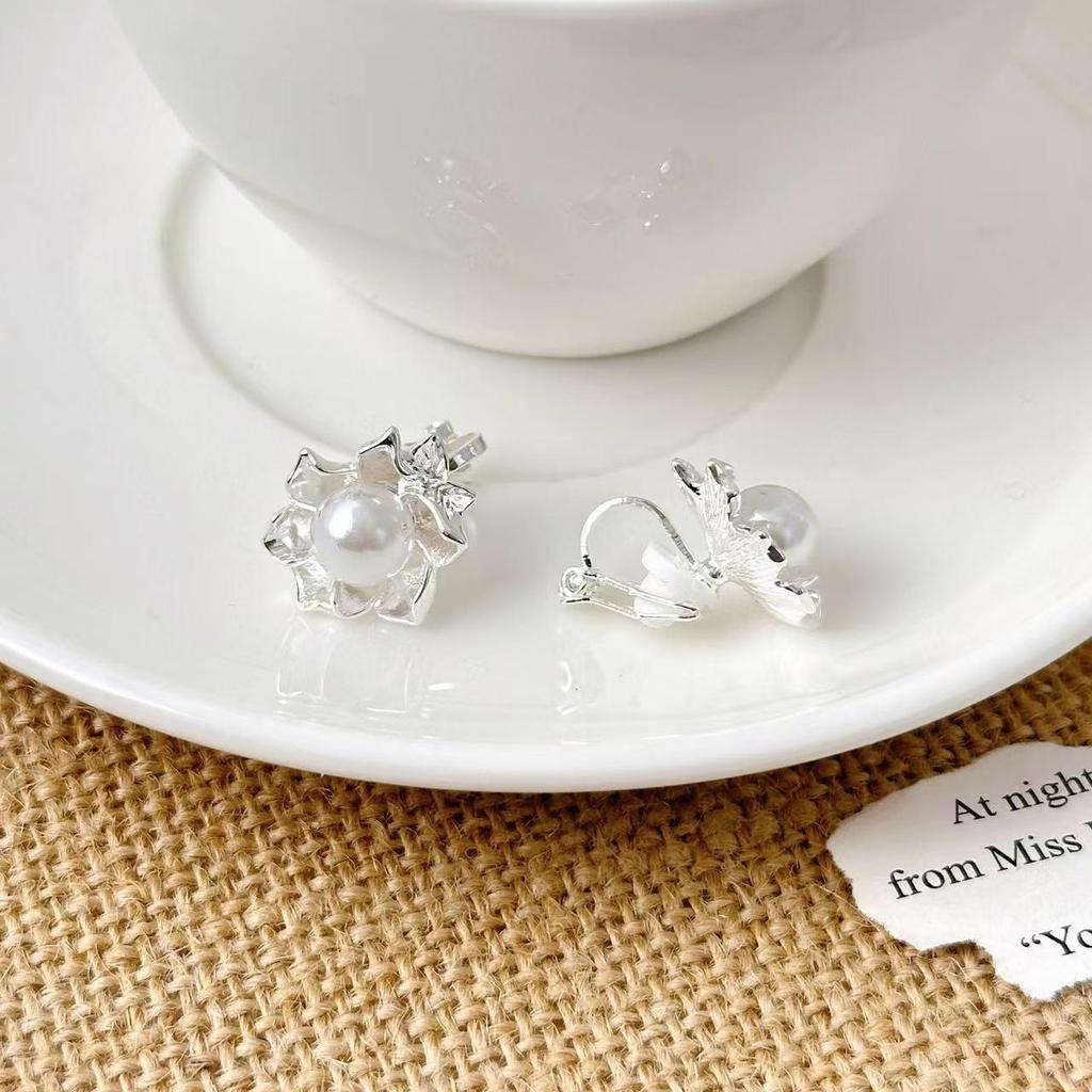 Korean Xiaoxiang Love Heart Earrings: High-End Summer Sweet Design with Niche Oil Drop Accents
