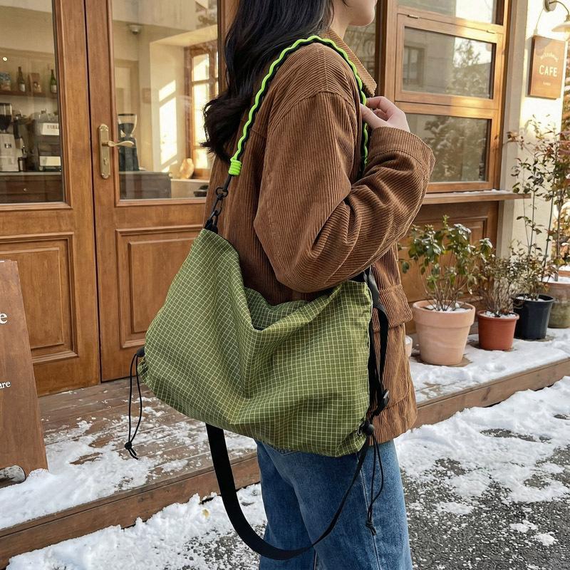 Women's Large Capacity Cross-Grid Canvas Crossbody Bag - Autumn/Winter 2025 High-End Commute Pillow Bag