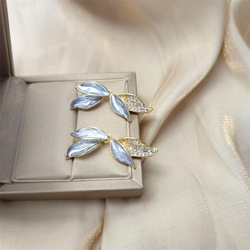 New Trend Enamel Btterfly Shape Stud Earrings Unique Design White Green Color Animal Small Earrings Women's Unsual Earrings