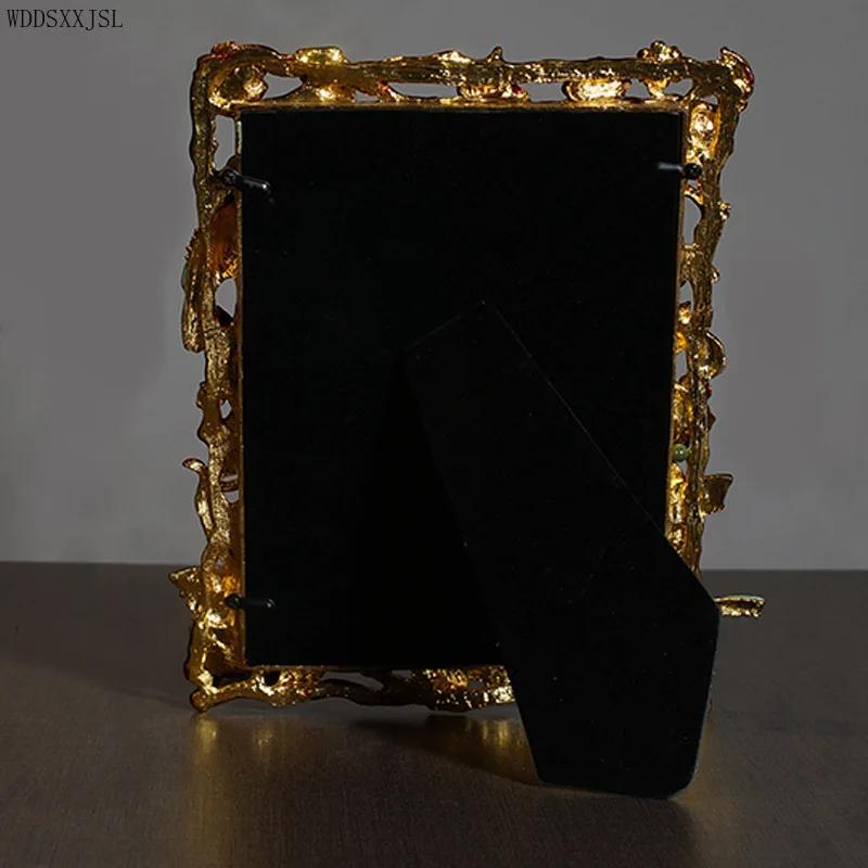 Europäischer Retro-Blumen- und Vogel-Metall-Fotorahmen-Dekor Kreatives Hochzeitsfoto Wohnzimmer Schreibtisch-Fotorahmen Ornamente