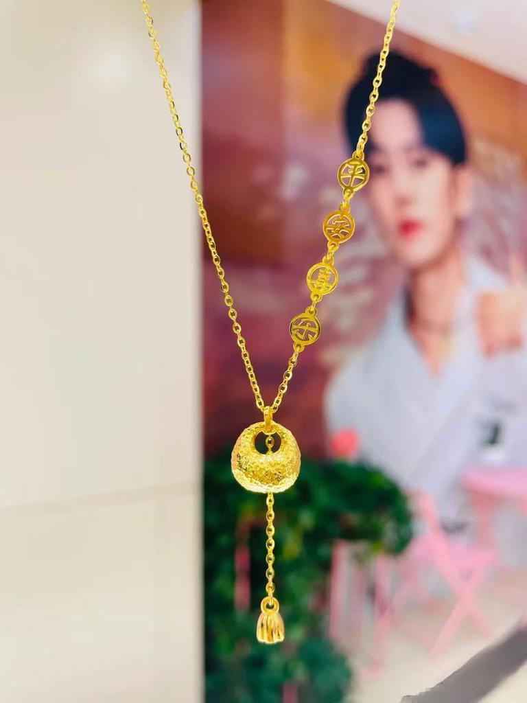 Ancient Gold Lucky Baby Necklace with Hollow Fu Plate Pendant Clavicle Chain