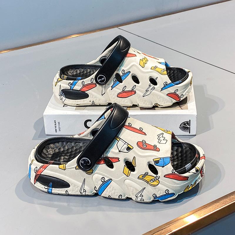 

Детские крутые тапочки мужские и для детей старшего возраста летние новые однословные шлепанцы на мягкой подошве для дома, два варианта носки, средние и женские сандалии 24