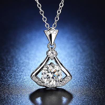 Korean Version Pendant Necklace Female, Elegant Fashion Simulation Moissanite 2 Carat Dance Dress Collarbone Chain