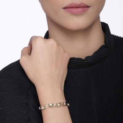 Stylish Women's Bracelet Gold Toned XOXO