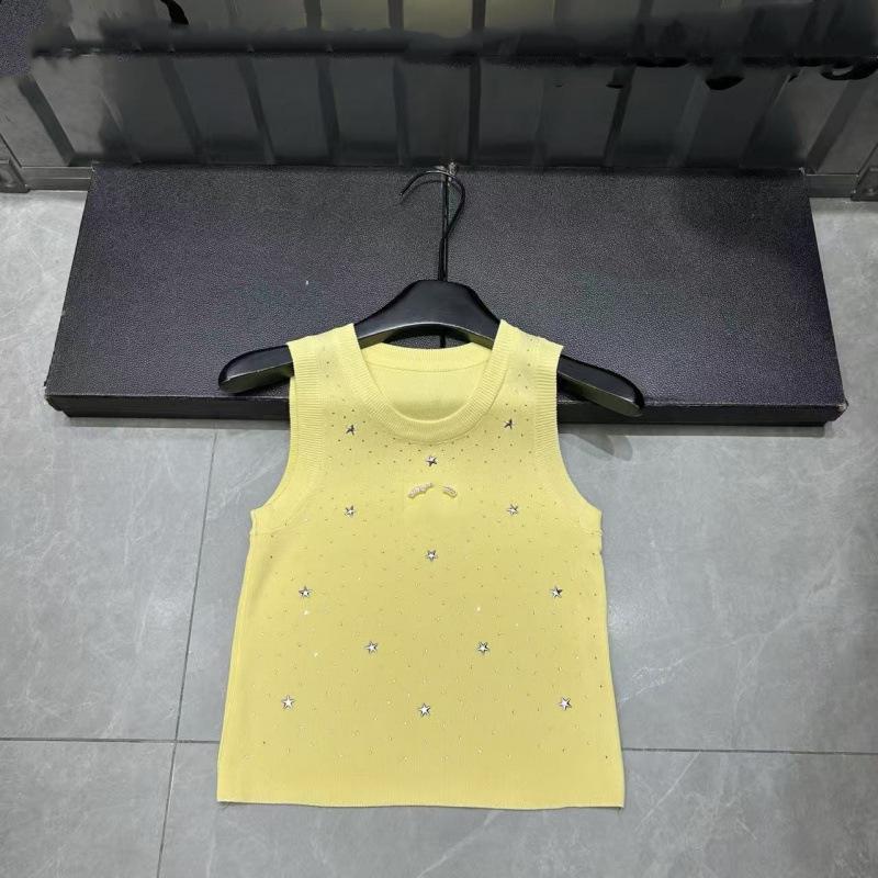 European High-Quality Spring Arrival: Heavy Print Logo Diamond Round Neck Knit Vest - Slimming & Versatile Top.