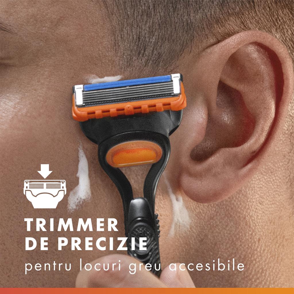 Gillette Fusion5 Men's Razor, 1 Razor Handle with 5-Blade Refills, Precision Trimmer, 5 Blades for a Close and Long-Lasting Shave