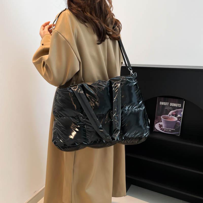 Large-capacity Bag Women's 2025 New Winter Versatile Simple Shoulder Bag Texture Portable Class Commuter Tote Bag
