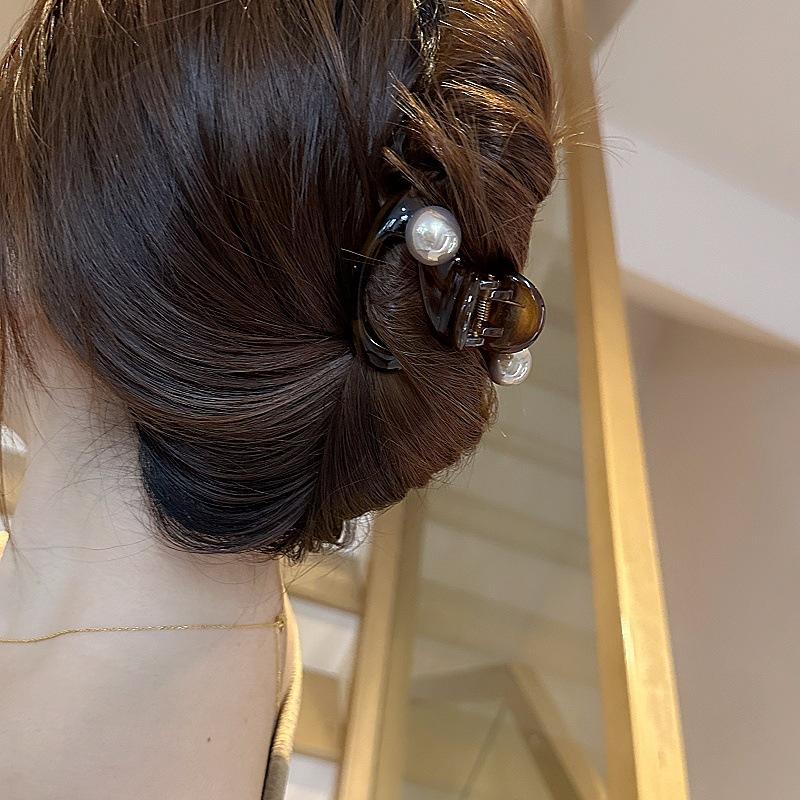 Korean Style Unique and Minimalist Geometric Oval Pearl Small Hair Clip, Princess Head Hair Clip, Shark Clip