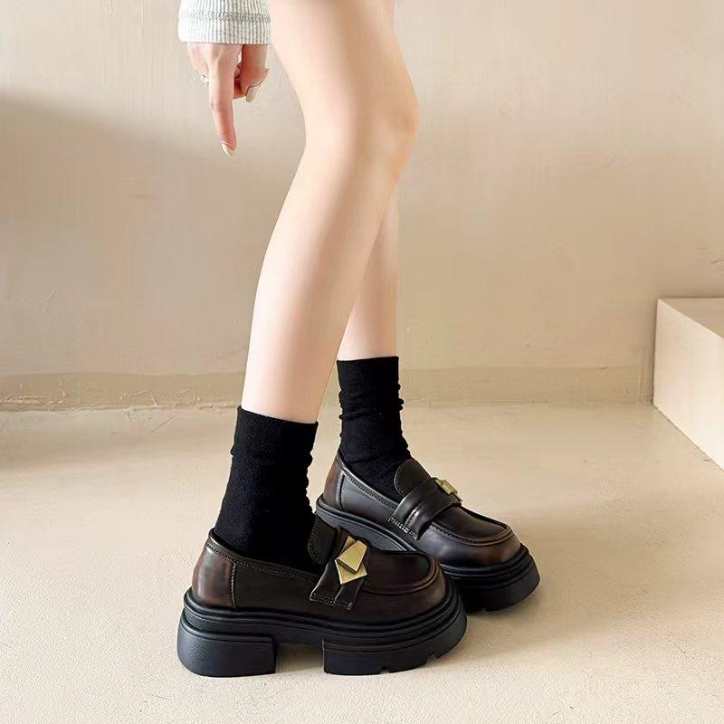 Zapatos pequeños de plataforma negros estilo británico de cuero para mujer 2025 primavera y otoño nuevos retro Mary Jane mocasines de un pedal zapatos sencillos