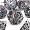 7-teiliges schwarz-blaues Rotationszyklon-Metallwürfel-Set aus hohlen polyedrischen Metallwürfeln, geeignet für Rollenspiele, RPG-Brettspiele, Kartenspiele