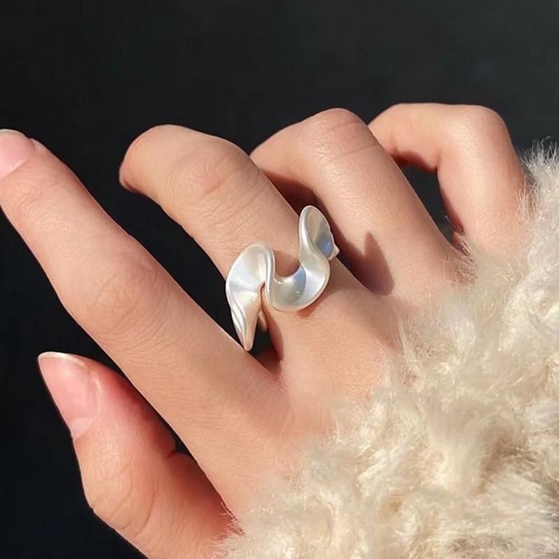 Design Sense Lace Twisted Zircon Ring For Women Fashion Creative Hollow Irregular Geometric Open Rings Party Jewelry Gifts