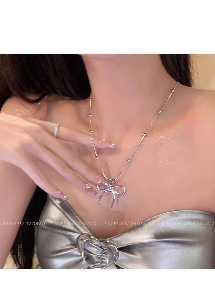 Camellia pearl necklace women's niche design sense collarbone chain high sense light luxury new neck chain