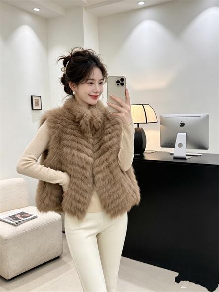 Out-of-season fox fur, striped vest, fashionable and warm in autumn and winter, super thin fur