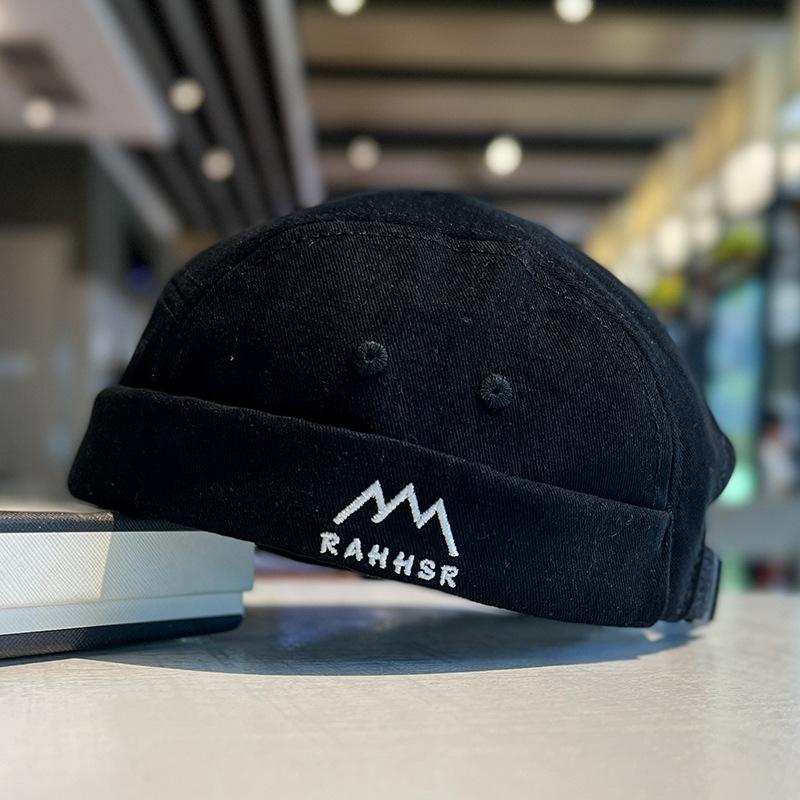 

Niche Mountain Style Street Hip hop Beanie Hats for Men and Women Personalized Embroidered Landlord Hats Japanese Fashion Yuppie Hats (adjustable)