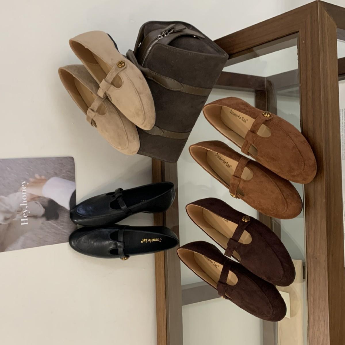 

2025 winter new round head metal flower mouth soft sole small leather shoes thick low heel foot versatile college style women s single shoes 39 коричневый