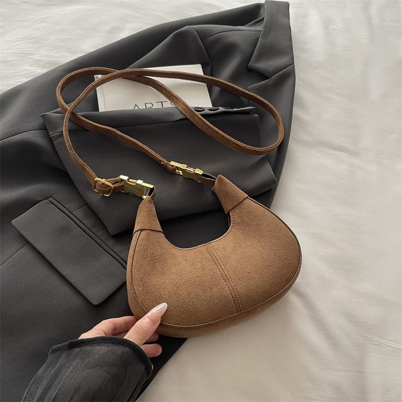 Retro matte handbag, foreign style, high-end dumpling hand carry small bag 2025 niche popular messenger mouth red envelope