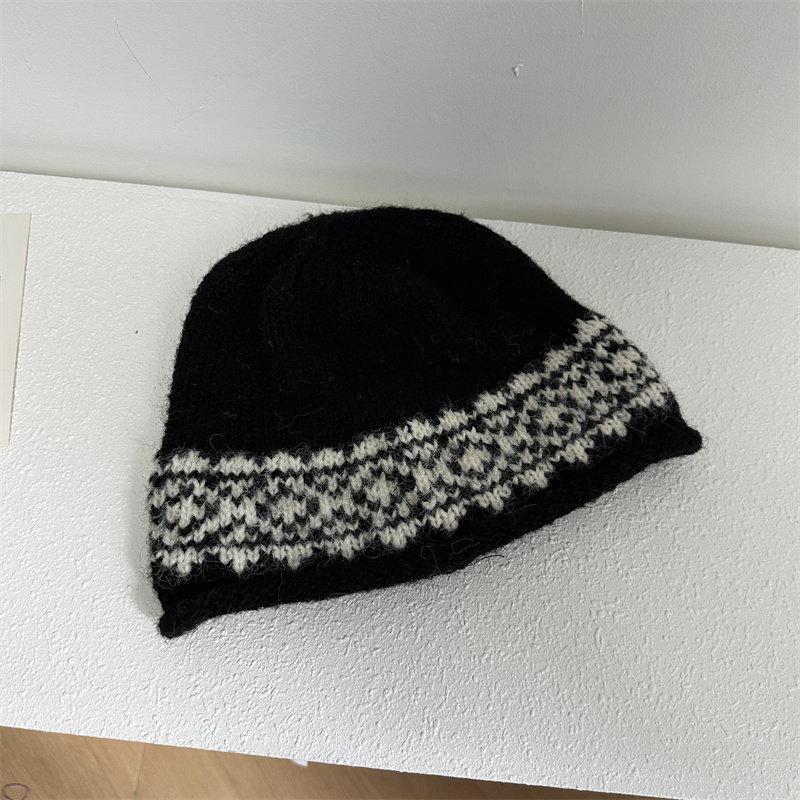 South Korea Dongdaemun hat female blogger with the same color matching age-reducing warm knitted wool hat stack hat tide