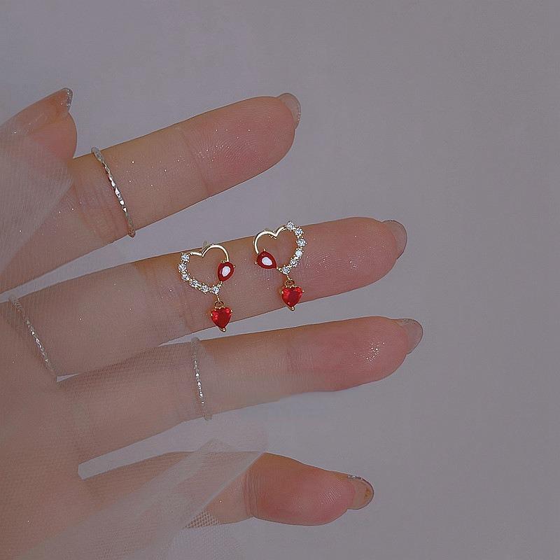 Small Sweet Love Earrings Gentle Zircon Earrings Red Super Flash Earrings New Year Autumn and Winter Earrings