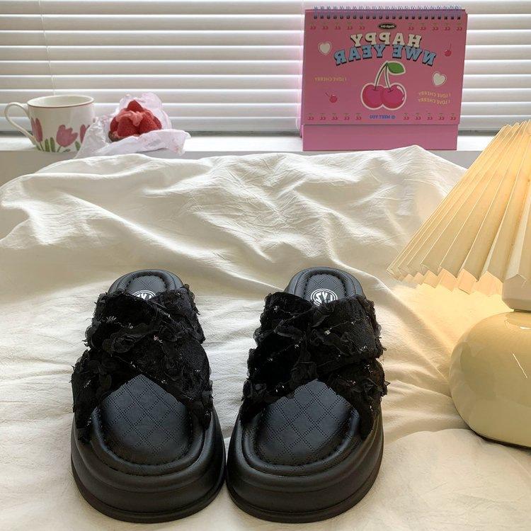 Foreign style fairy slippers female outer wear 2025 summer new one-pedal flower cross with thick-bottomed beach cool slippers