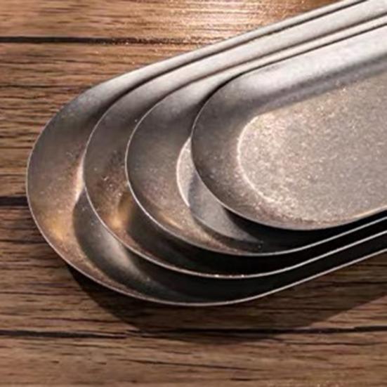 Serviertablett aus Edelstahl Retro Japanischer Stil Ovales Dessertteller für Camping Rustikaler Handtuchhalter Geschirr für die Heimküche Schwerlast Metallplatte