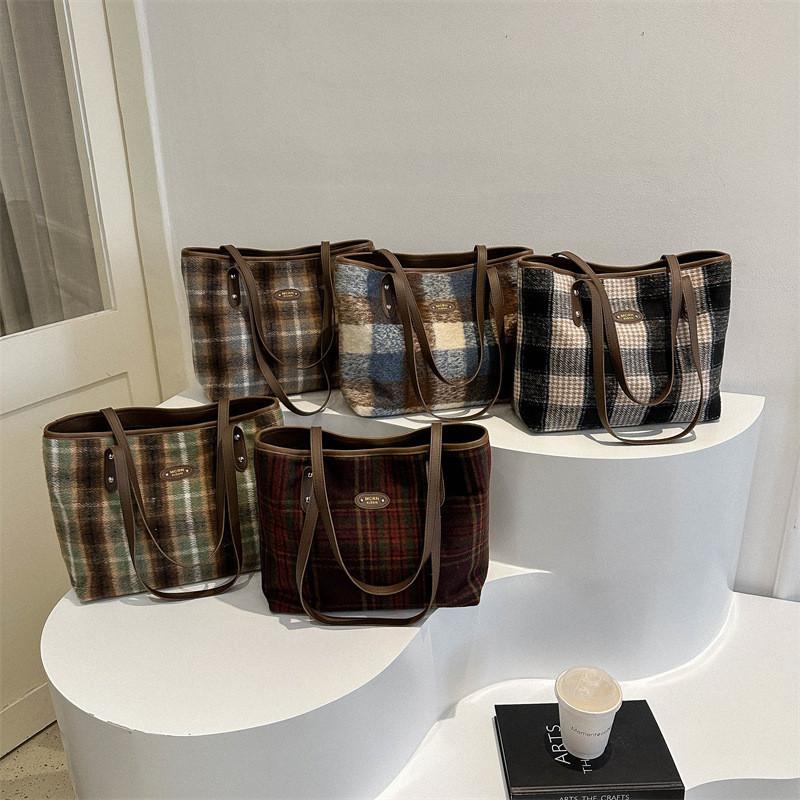 Fashionable Winter Woolen Plaid Tote Bag 2023 Stylish Casual Shoulder Handbag Soft Texture