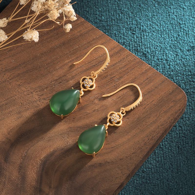 Chinese Classic Style Gold-Plated Teardrop Chalcedony Qipao Hanfu Earrings - Ideal Gift for Women or Mom's Birthday
