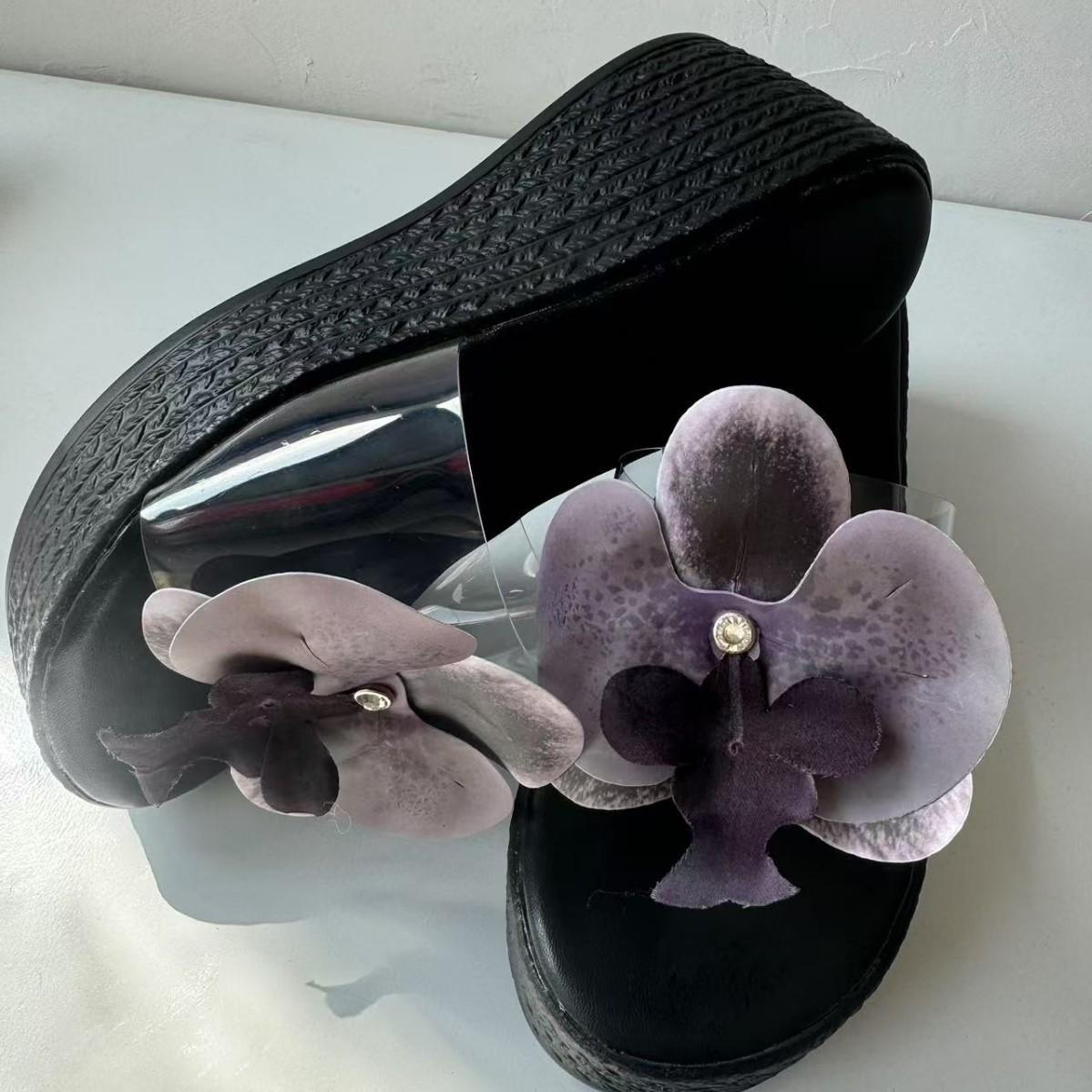 

Большие размеры повседневные сандалии женские 2025 европейские и американские новые сандалии с плоской подошвой и цветочным узором, импортная торговля 35 чёрный