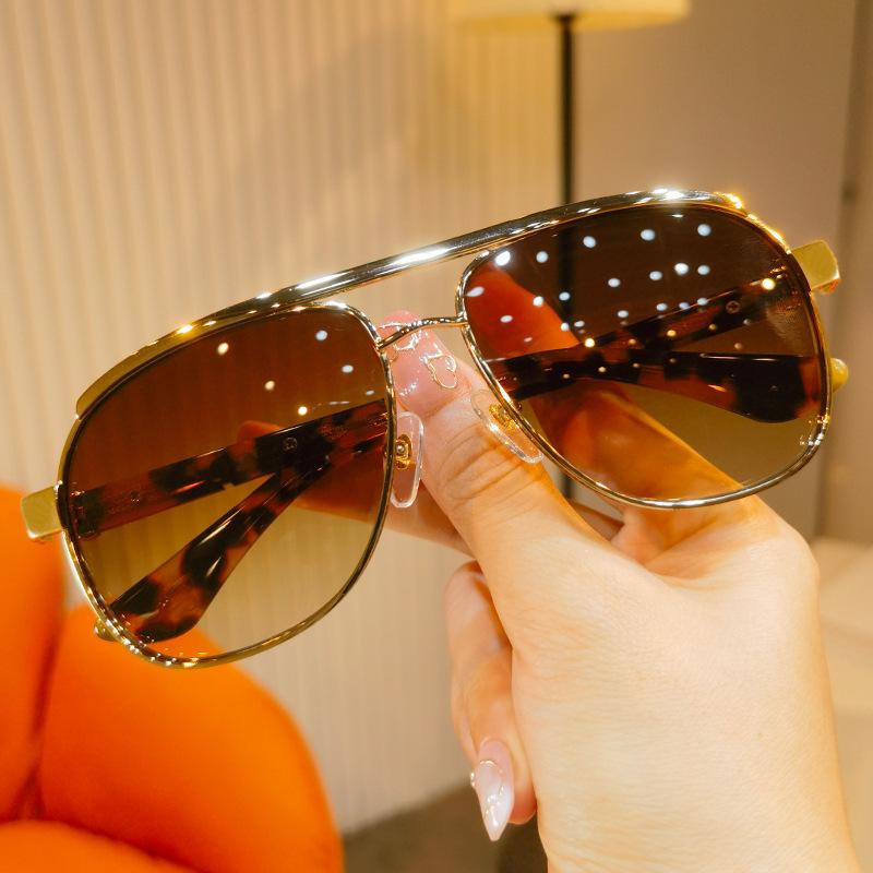 Luxurious And Versatile Personalized Sunglasses For Men And Women Fashionable Pilot Metal Sunglasses Coutdoor Casual Sunglasses