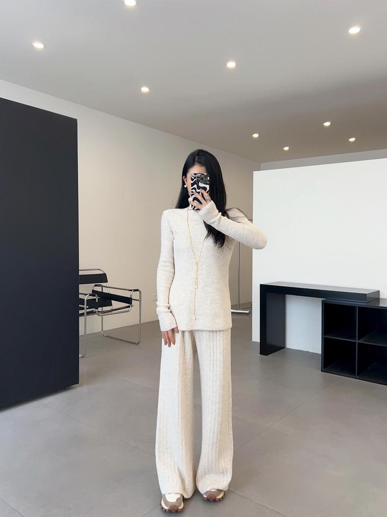 Clearance: High Elasticity Long-Sleeve Sweater & Half-Skirt Trousers Set (Non-Returnable)
