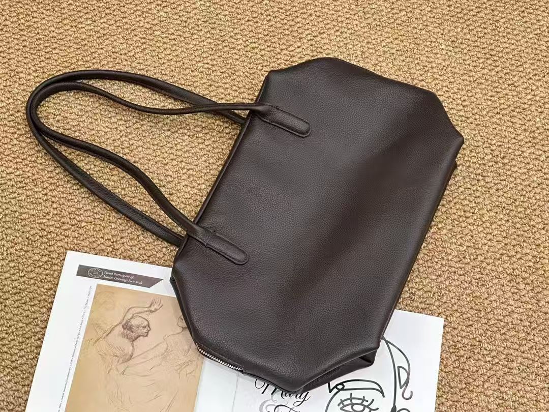 

First Layer Cowhide Underarm Bag Women s Shoulder New Fashionable Large-capacity Tote Handbag Length 28X 14 X23cm глибокий кавового кольору