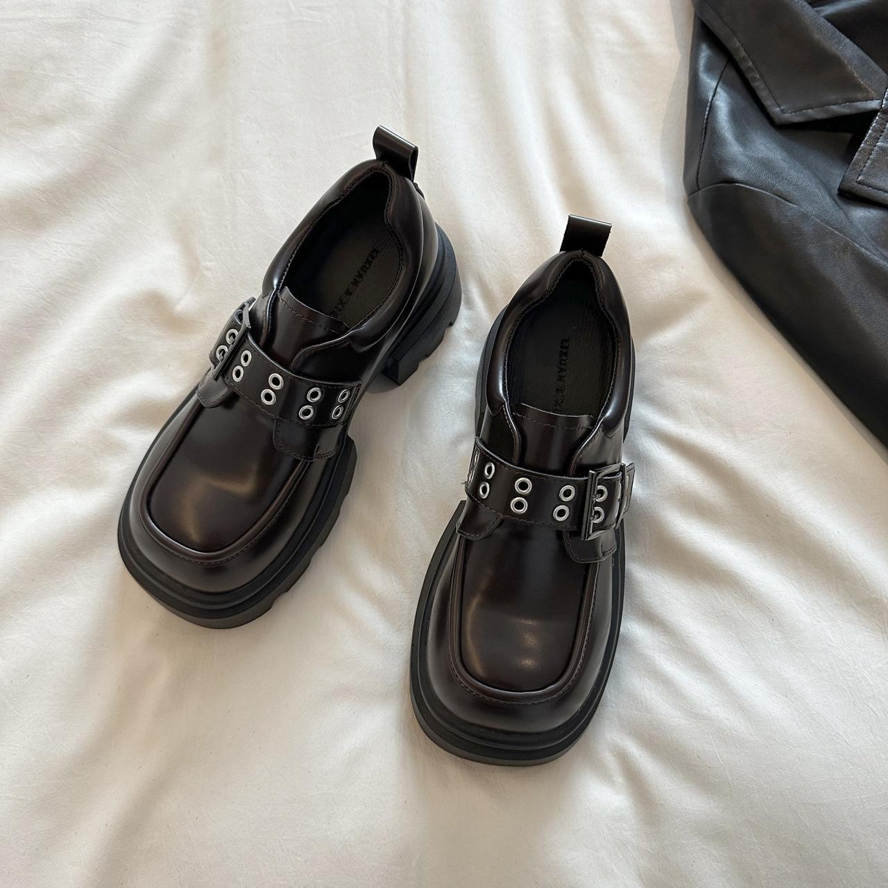 

Удобные и универсальные маленькие кожаные туфли женские весенние новые на высокой платформе маленькие одинарные туфли 40 коричневый