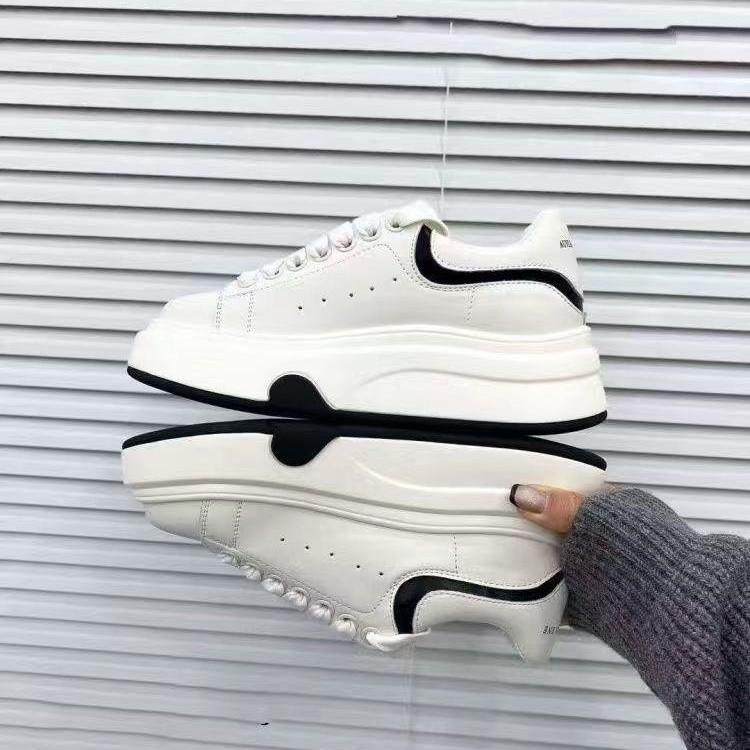 Nouvelles chaussures de printemps bout rond semelle épaisse rehaussantes chaussures de sport et de loisir type board