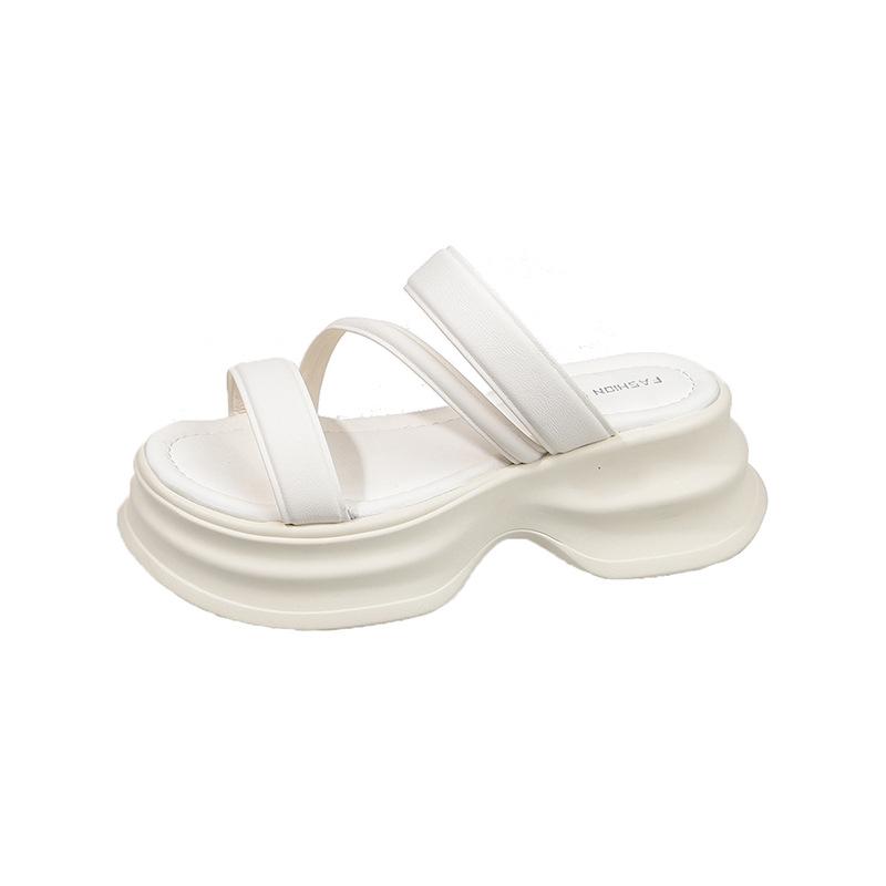 Cool slippers women's summer outer wear 2025 new thick-soled heightening casual matching skirt versatile fashion seaside sandals