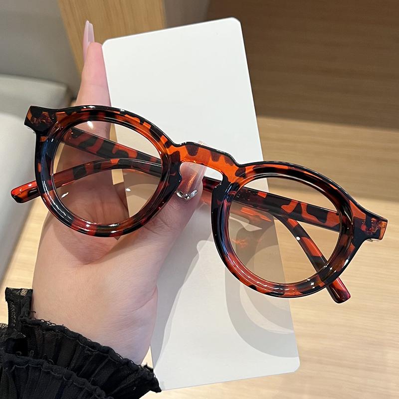 Retro Simple Style Round Sunglasses Women Men Luxury Brand Design Rivet Decoration Sun Glasses Travel Casual Eyewear Unisex