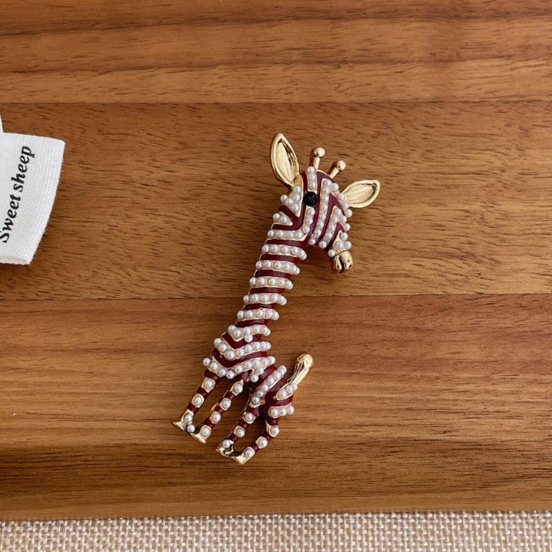 Red Black Enamel Cartoon Giraffe Imitation Pearl Long Brooch Unisex Casual Accessory for Women and Men