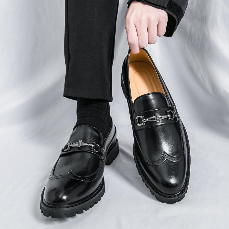 Herren Ganzjahres-Ein-Schritt-Retro-Britisch-Set Spitz zulaufende Loafer Koreanische Version Atmungsaktiv Faul Lässig Herrenschuhe