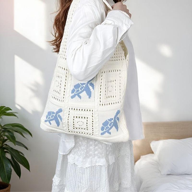 Knitted Beach Resort Hollow Tote: Women's Large Capacity Single Shoulder Bag for Commute or Outing