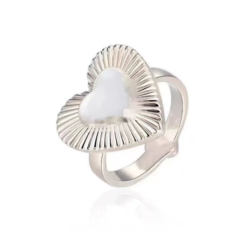 

Naiwan Double-Layer Heart-Shaped Fritillary Necklace Commuter Niche Original Jewelry Versatile Double-Layer Choker Heart-shaped Fritillaria ring (opening adjustable)