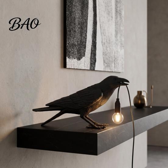 Desktop Statue with Light Crow Table Lamp, Gothic Raven Night Light, Halloween Black Bird Resin Lamp Dark Academia for Bedroom Ambience Decor Creative