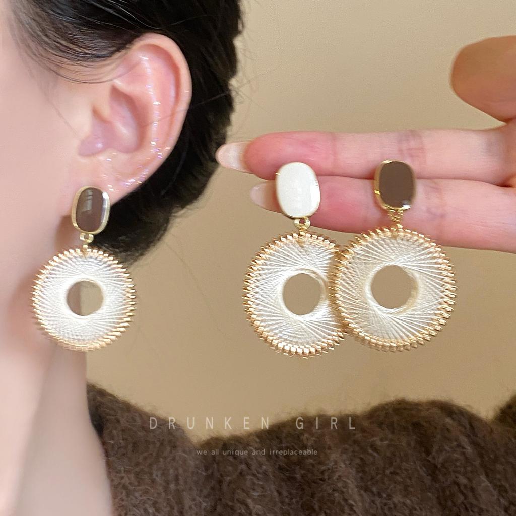 Off-white Woven Earrings Women's High-end Temperament Earrings, Bohemian Vacation Earrings.