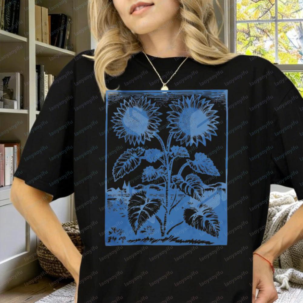Vintage Sunflowers Shirt 90s Retro Flowers Tee La Dolce Vita Pressed Flowers Gift for Her Screenprinted Tshirt Italy Harajuku