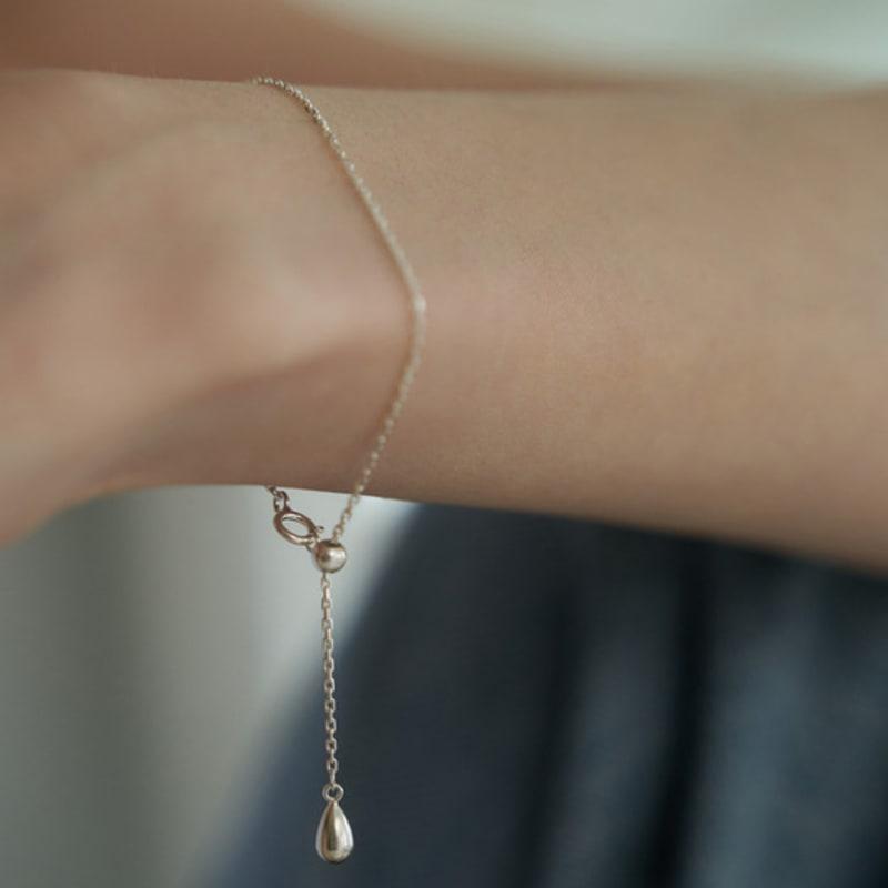 Dawn of Me Rosee. Drop Chain Bracelet