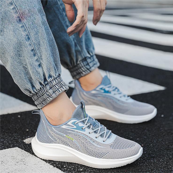 Men's Fly-woven Sneakers Spring and Autumn Light Shoes Fashion Casual Running Shoes Breathable Mesh Men's Shoes