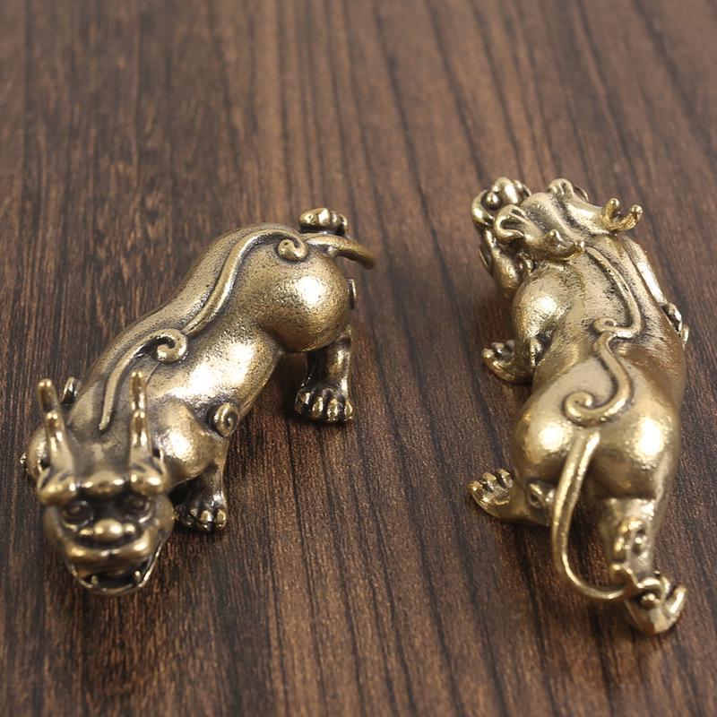 

Большое ретро латунное украшение Пиксю: Национальный стиль Бронзовый Настольный и Чайный питомец Pixiu Ornament (Left) Approx. 120g