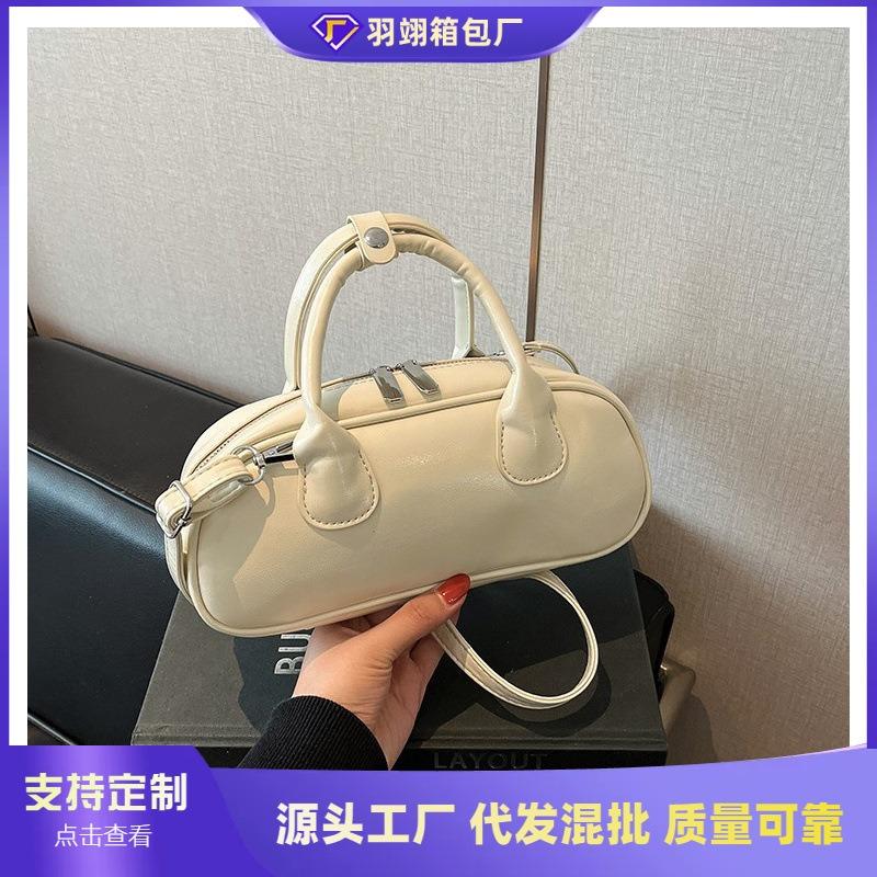 High-end women's fashion versatile bowling bag, new light luxury niche large-capacity daily commuting handbag
