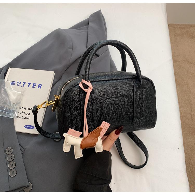 

Маленька сумка жіноча нова універсальна сумка через плече месенджер зараз популярна портативна сумка-подушка чорний