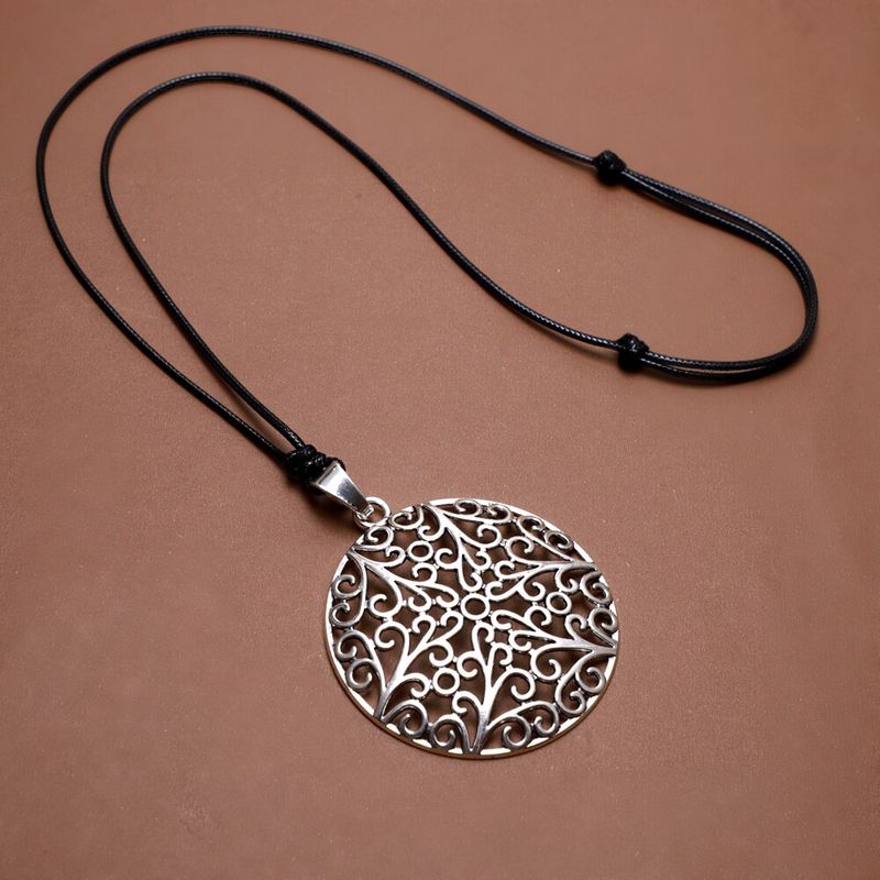 Vintage Distressed European and American Style Large Pendant Long Necklace, Stylish and Unique Sweater Chain, Autumn and Winter High-End Ethnic Style