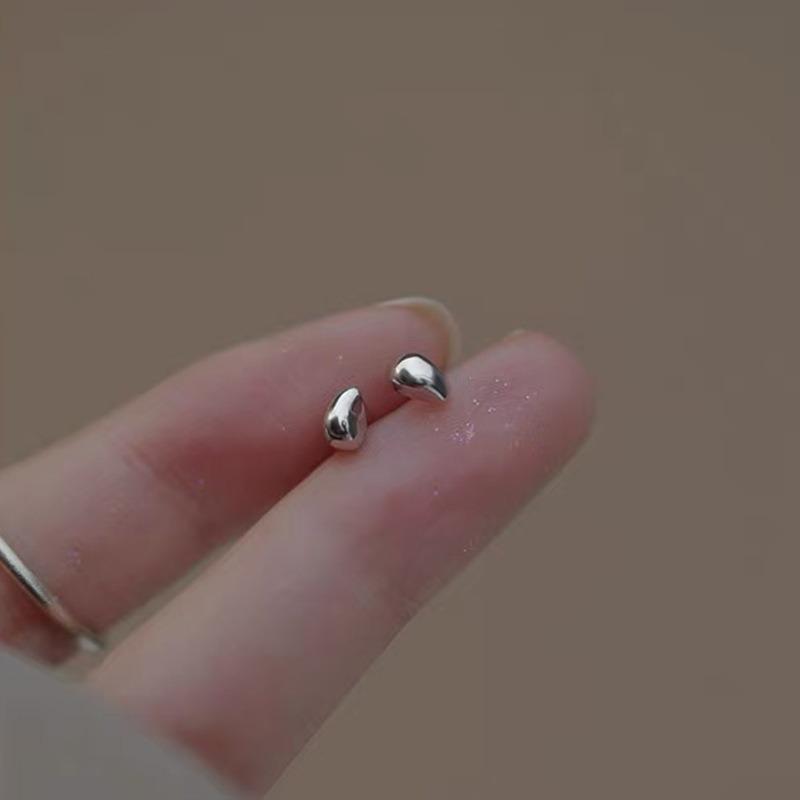 Raising Ear Holes, Small Stud Earrings for Women, Simple, Sweet, Small and Fresh Earrings, Niche Design, Versatile Earrings