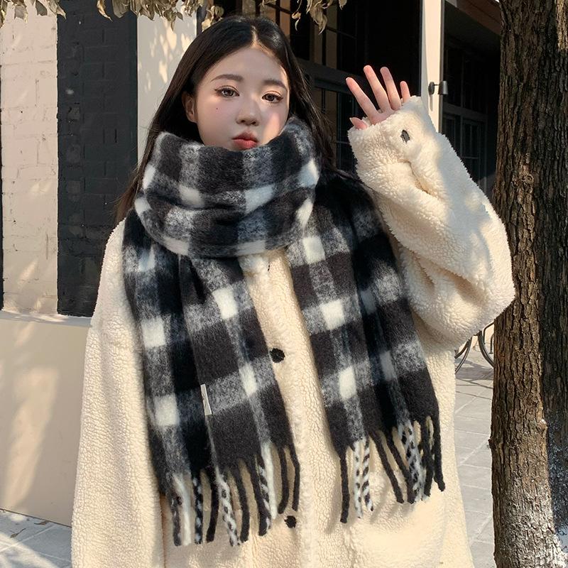 Autumn and winter comfortable and warm neck protection and cold scarf outdoor leisure personalized printing high-end plaid fringed scarf