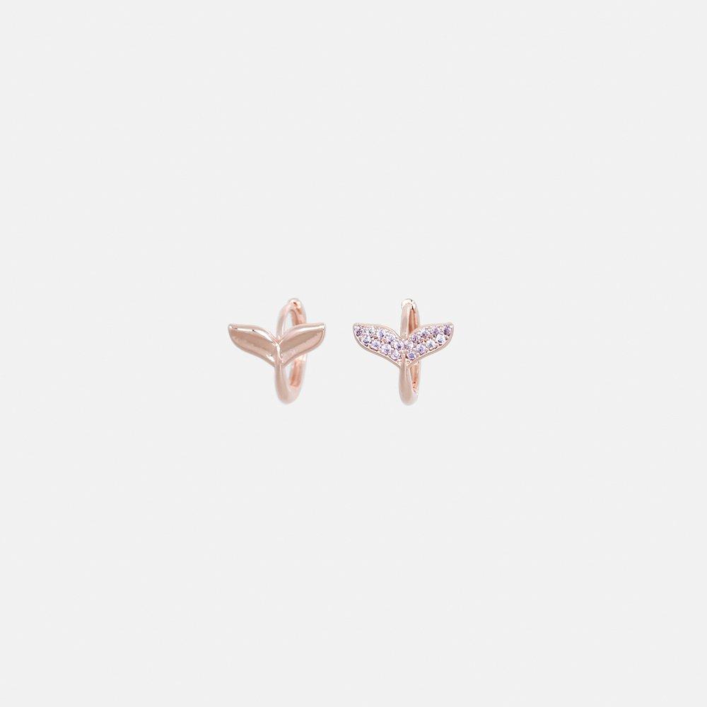 

[Judy And Paul] Prairie Purple Dolphin Tail Hoop Earrings E52208